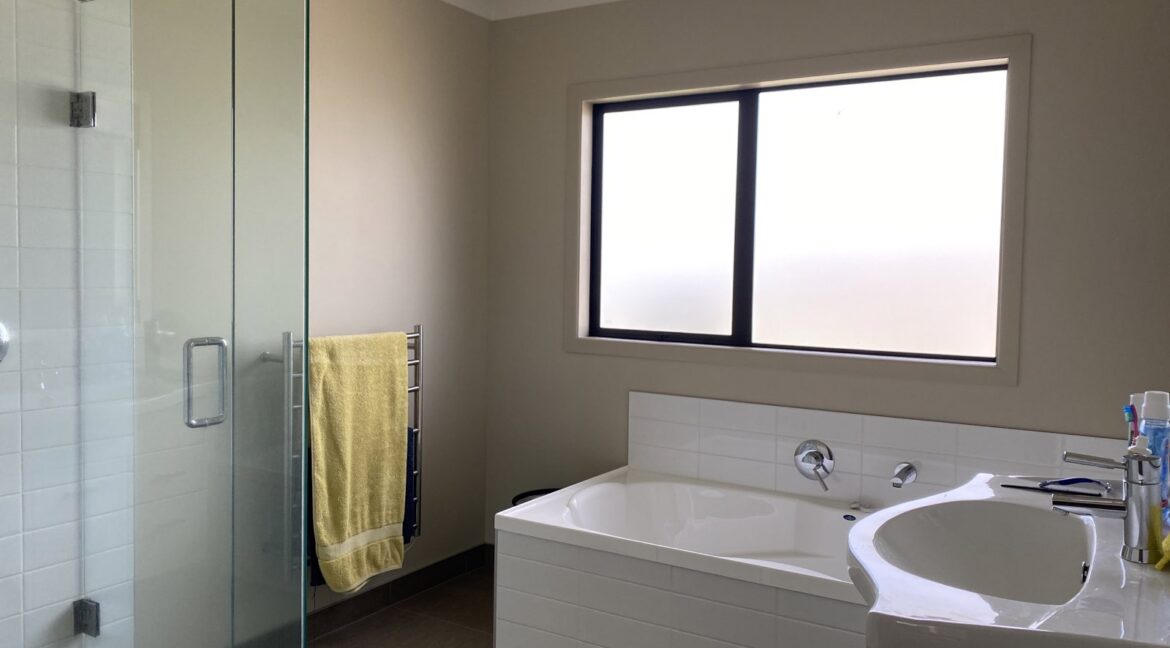 ae427fca-35d3-4322-9e70-a4b46446fa02